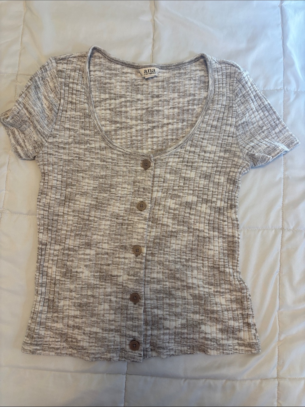 a.n.a Button-Front Short Sleeve Scoop Neck Top in Heathered Taupe and Cream